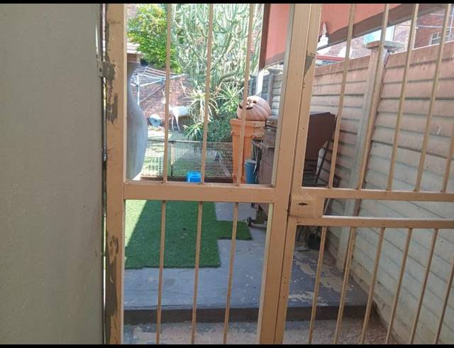 5 BEDROOM HOUSE FOR SALE IN DASPOORT